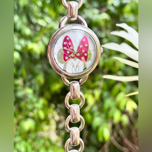 Disney Minnie Mouse with a Pink Sparkly Bow Watch - Picture 1 of 13